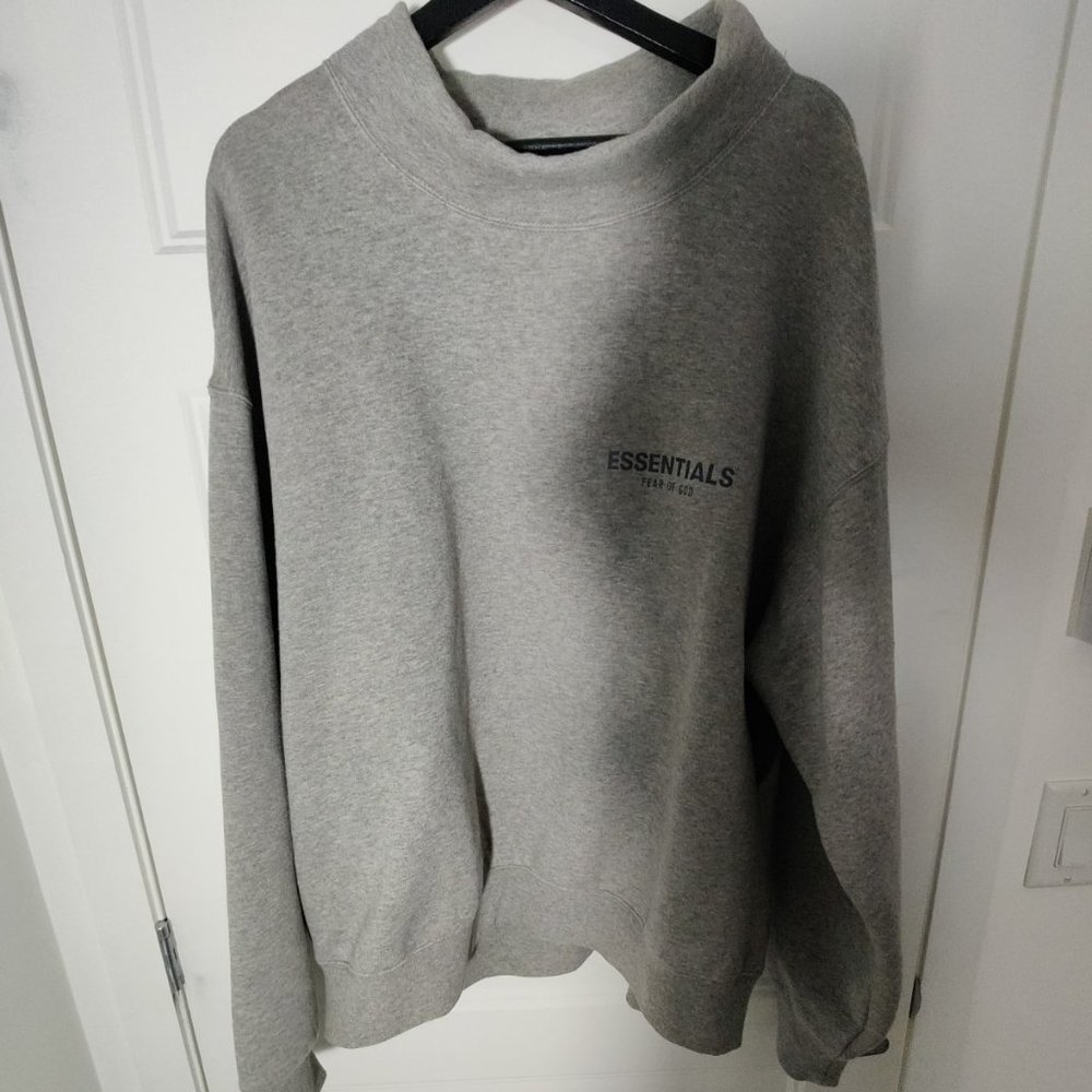 Fear of God Essentials Mock Neck Pullover Sweatshirt in Heather Oat (Large)
